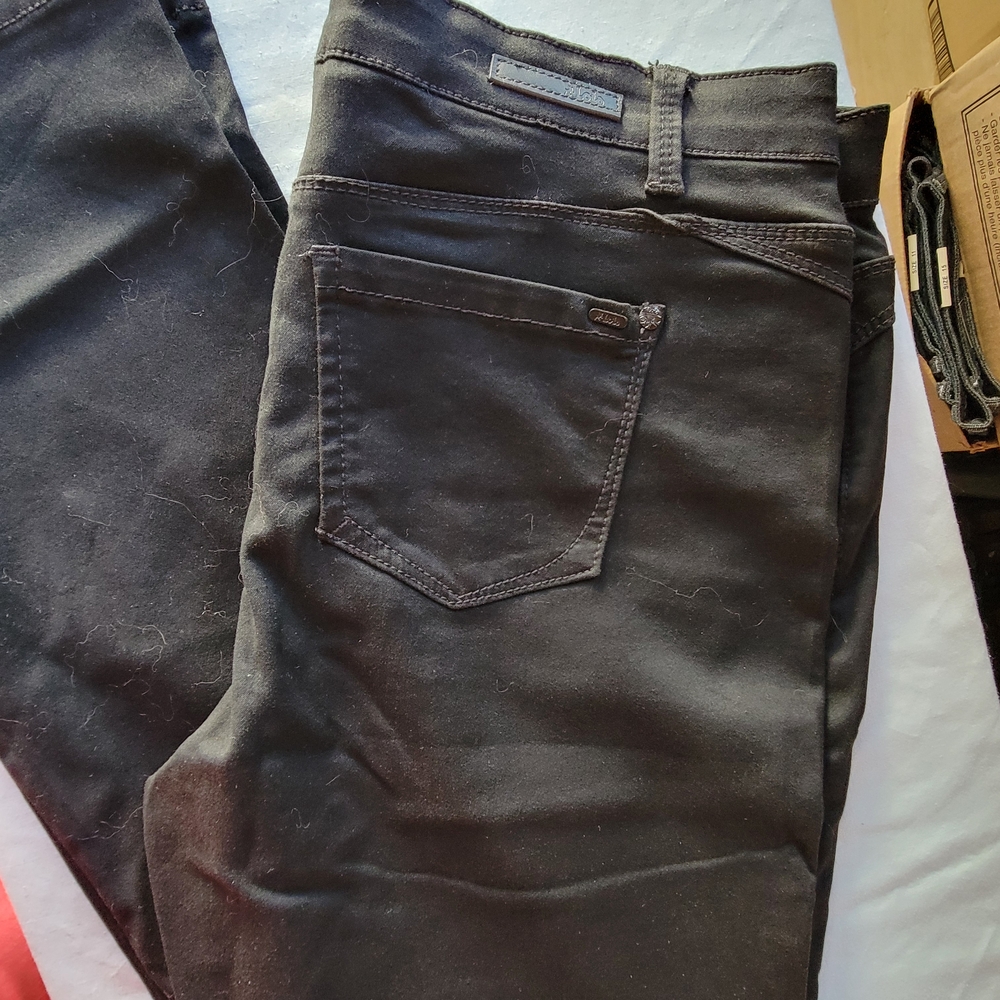 Lois Black Denim Streat Leg Jeans         size 36x32 & 38x32